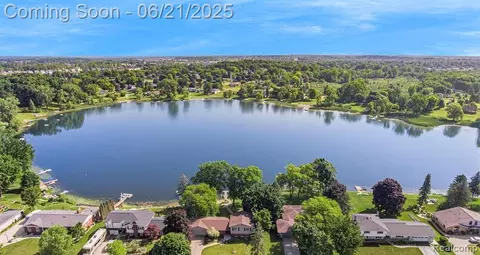 527 Tanview Dr, Oxford, MI 48371