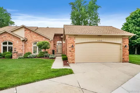 41040 E Rosewood Dr, Clinton Township, MI 48038