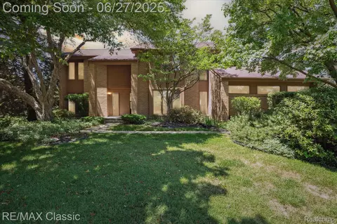 35606 Huntsman Ct, Farmington Hills, MI 48331