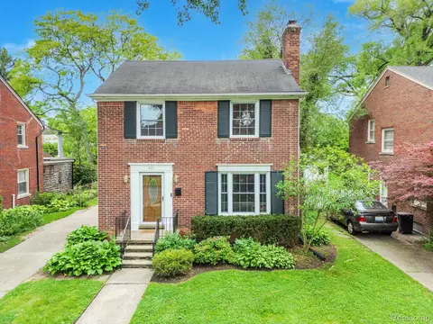 421 Maison Rd, Grosse Pointe, MI 48236