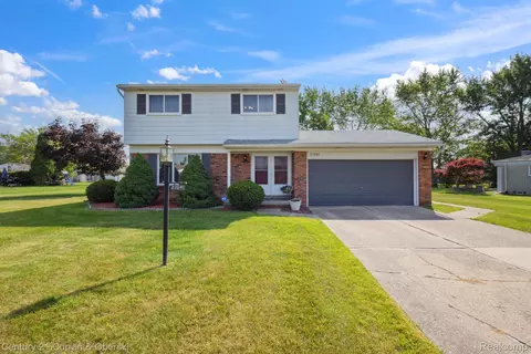 27691 Westcott Crescent Cir, Farmington, MI 48334