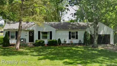 12088 Brewster St, Livonia, MI 48150