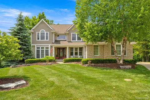 23736 Point O Woods Ct, South Lyon, MI 48178