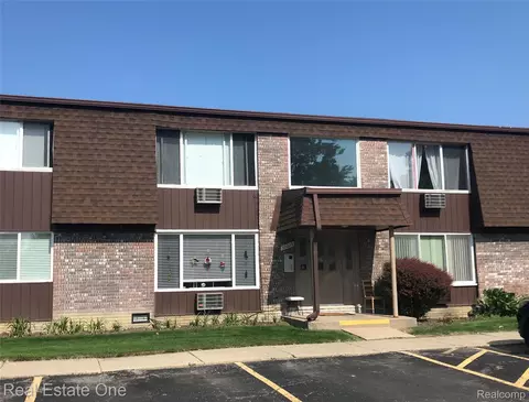 30225 Utica Rd #226D, Roseville, MI 48066