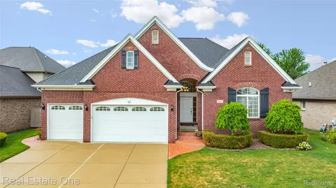 50153 Aldwych St, Macomb, MI 48044