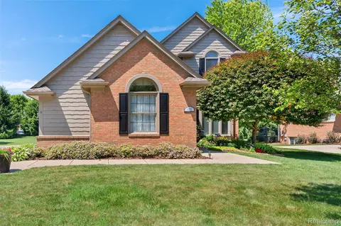 1132 Sugar Creek Dr, Rochester Hills, MI 48307