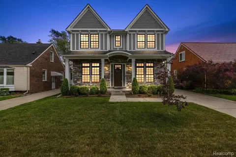 2624 Buckingham Ave, Birmingham, MI 48009
