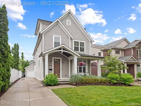 648 Humphrey Ave, Birmingham, MI 48009