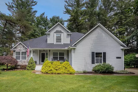 11177 Whispering Ridge Trl, Fenton, MI 48430