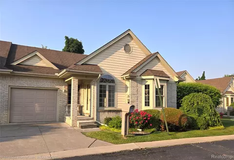 8 Hickory Ct UNIT 8, Dearborn Heights, MI 48127