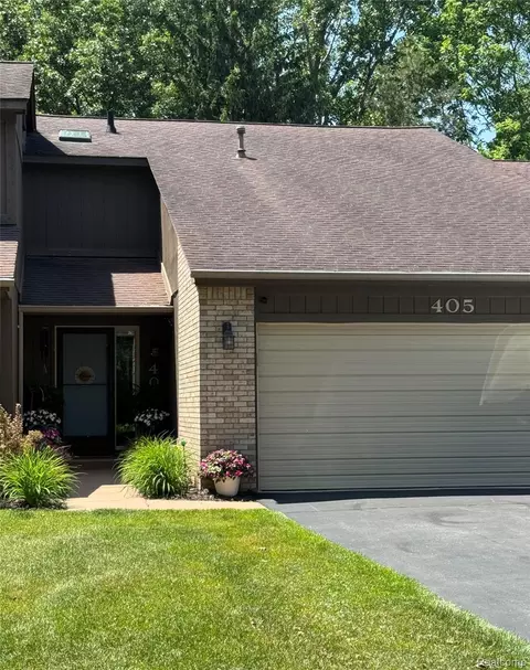405 Woodstone Rd, Waterford, MI 48327