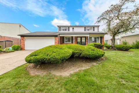 23719 Wendy Ln, Southfield, MI 48075