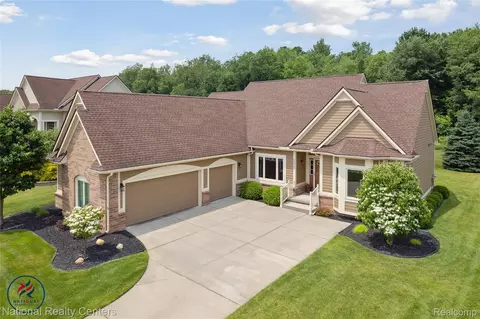 10727 Bouldercrest Dr, Green Oak, MI 48178