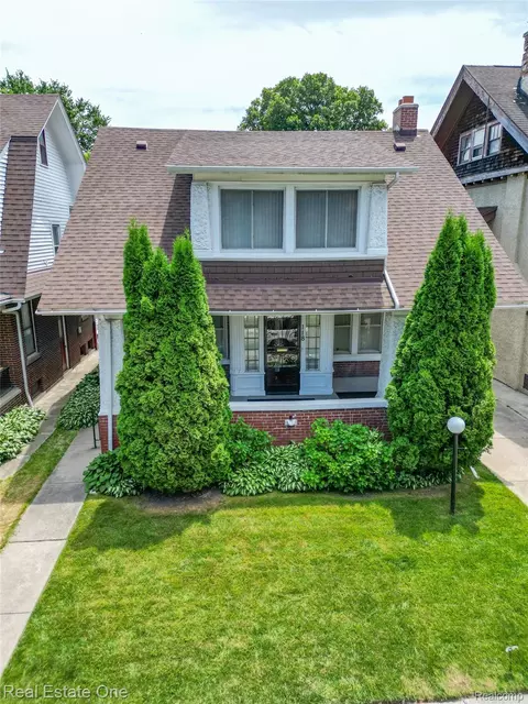 118 Massachusetts St, Highland Park, MI 48203