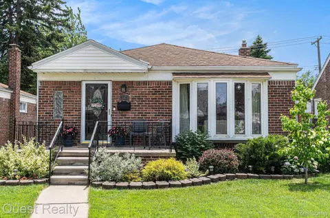 12973 Wesley St, Southgate, MI 48195