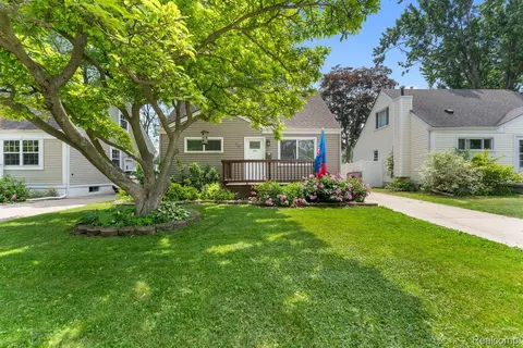 137 Leroy Ave, Clawson, MI 48017