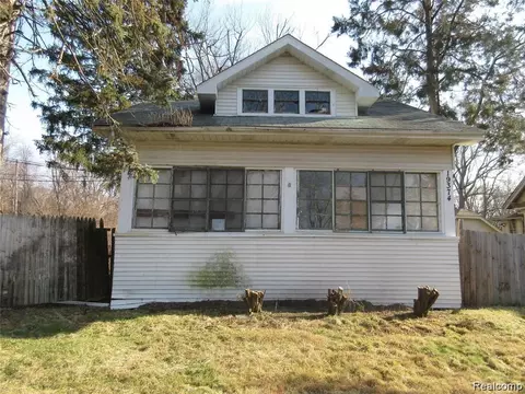 19374 Five Points St, Redford, MI 48240