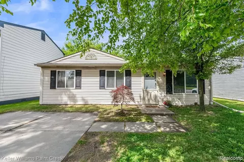 25809 Schoenherr Rd, Warren, MI 48089