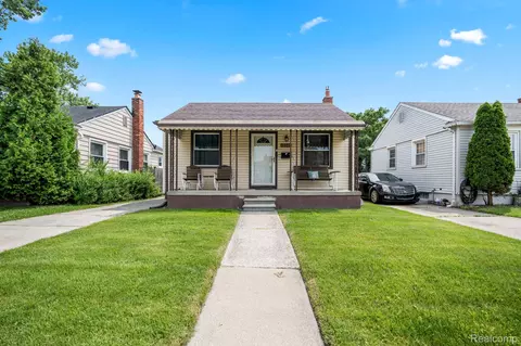 12925 Castle St, Southgate, MI 48195