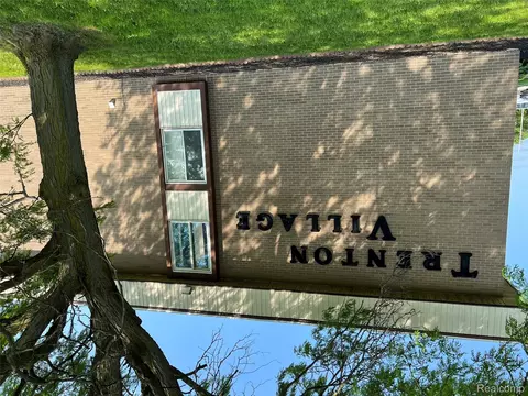 3901 Fort St #107, Trenton, MI 48183
