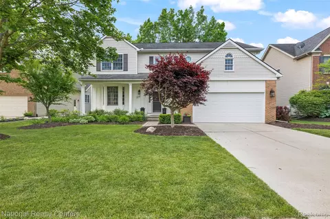 1201 Corral Ln, South Lyon, MI 48178
