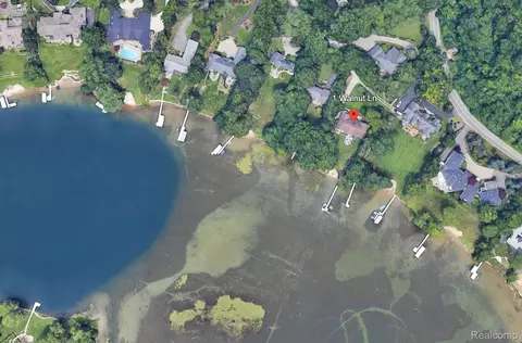 1 Walnut Ln, Orchard Lake Village, MI 48324
