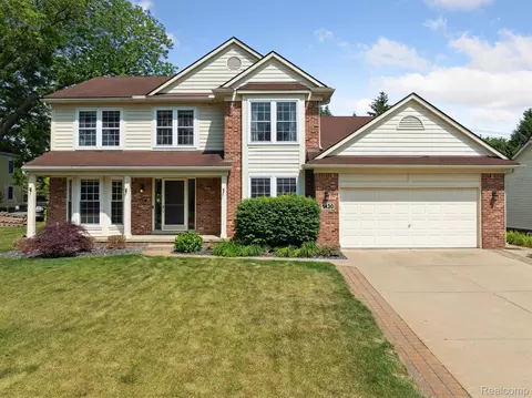 1430 Leewood Ridge Dr, Commerce, MI 48390