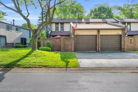 1169 Kirts Blvd #12, Troy, MI 48084