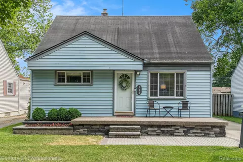 111 Leroy Ave, Clawson, MI 48017