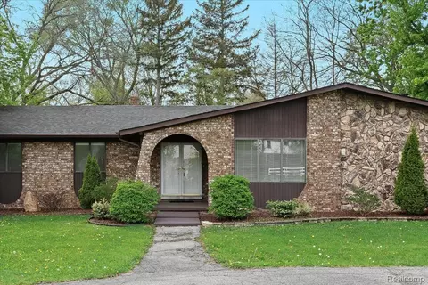 20937 Halsted Rd, Farmington Hills, MI 48335