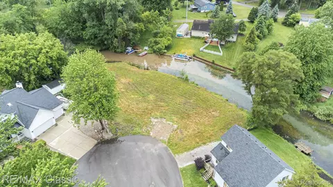 Vac Harvard Street, Howell, MI 48843