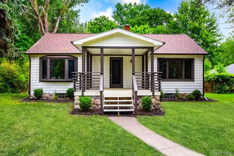 19355 Mckinnon St, Roseville, MI 48066
