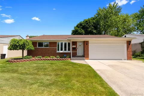 1637 S Sutton St, Westland, MI 48186
