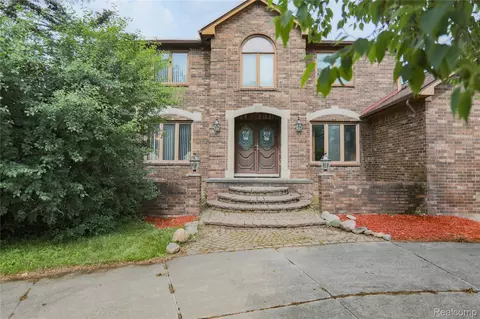 810 Box Canyon Ct, Rochester Hills, MI 48309