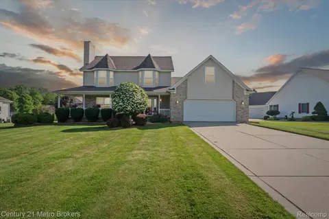 9145 Woodridge Dr, Davison, MI 48423