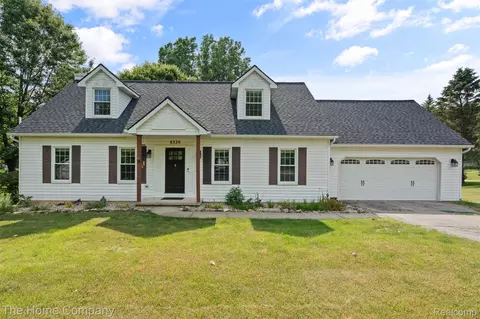 8320 Constitution Blvd, Pinckney, MI 48169