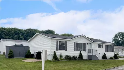 378 E Oak Rd, Canton, MI 48187