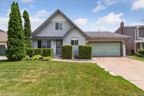 49212 Kimberly Ann Ln, Chesterfield, MI 48051