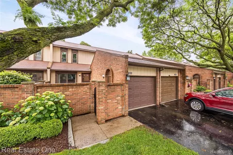 1121 Kirts Blvd UNIT C, Troy, MI 48084