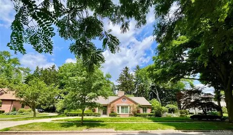 2234 Avon Ln, Birmingham, MI 48009