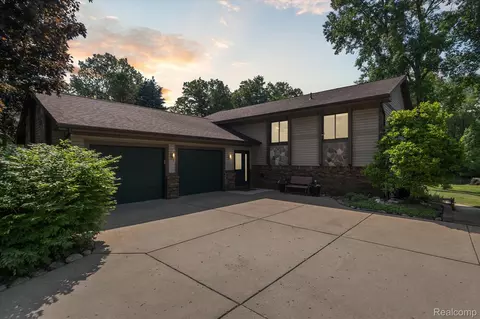2386 Sherlock Trl, Highland, MI 48356