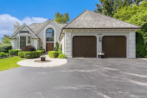 5387 Bristol Parke Dr, Independence, MI 48348