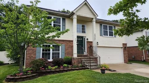 29390 Juniper St, Brownstown, MI 48183