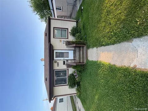 8716 Essex Ave, Warren, MI 48089