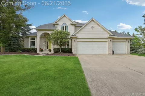 21898 Aspen Ct, Farmington Hills, MI 48335