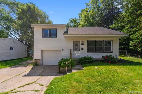 146 Grant St, Grand Blanc, MI 48439