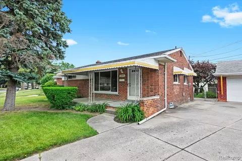 24845 Petersburg Ave, Eastpointe, MI 48021