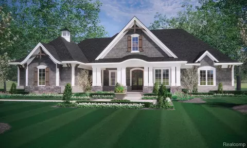 0001 Woodlynne Dr, Bingham Farms, MI 48025