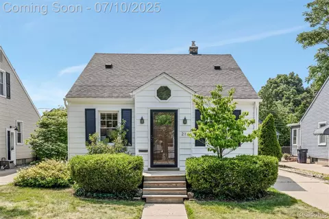 214 S Gainsborough Ave, Royal Oak, MI 48067