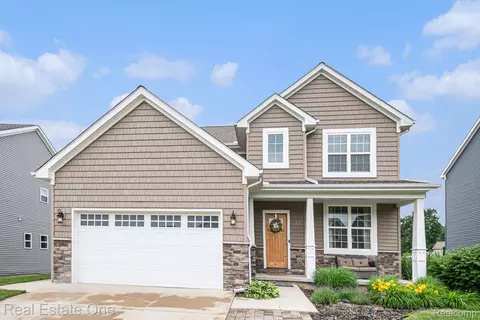 367 Otter Run Rd, Holly, MI 48442